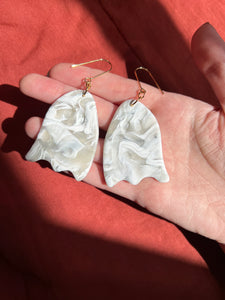 White marbled ghosts