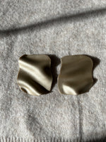 Load image into Gallery viewer, Folded studs - champagne gold
