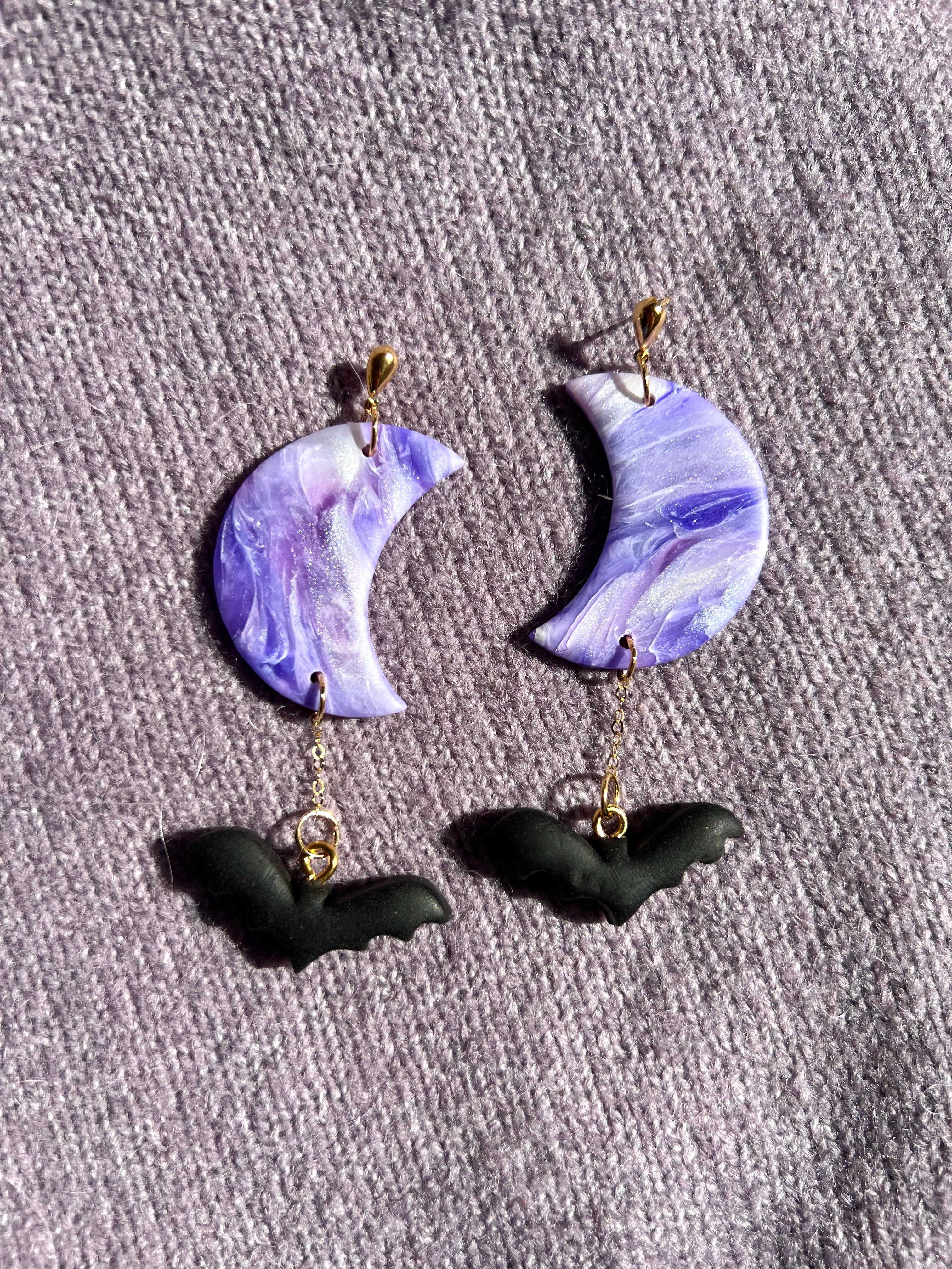 Marbled crescent moon with bat bead